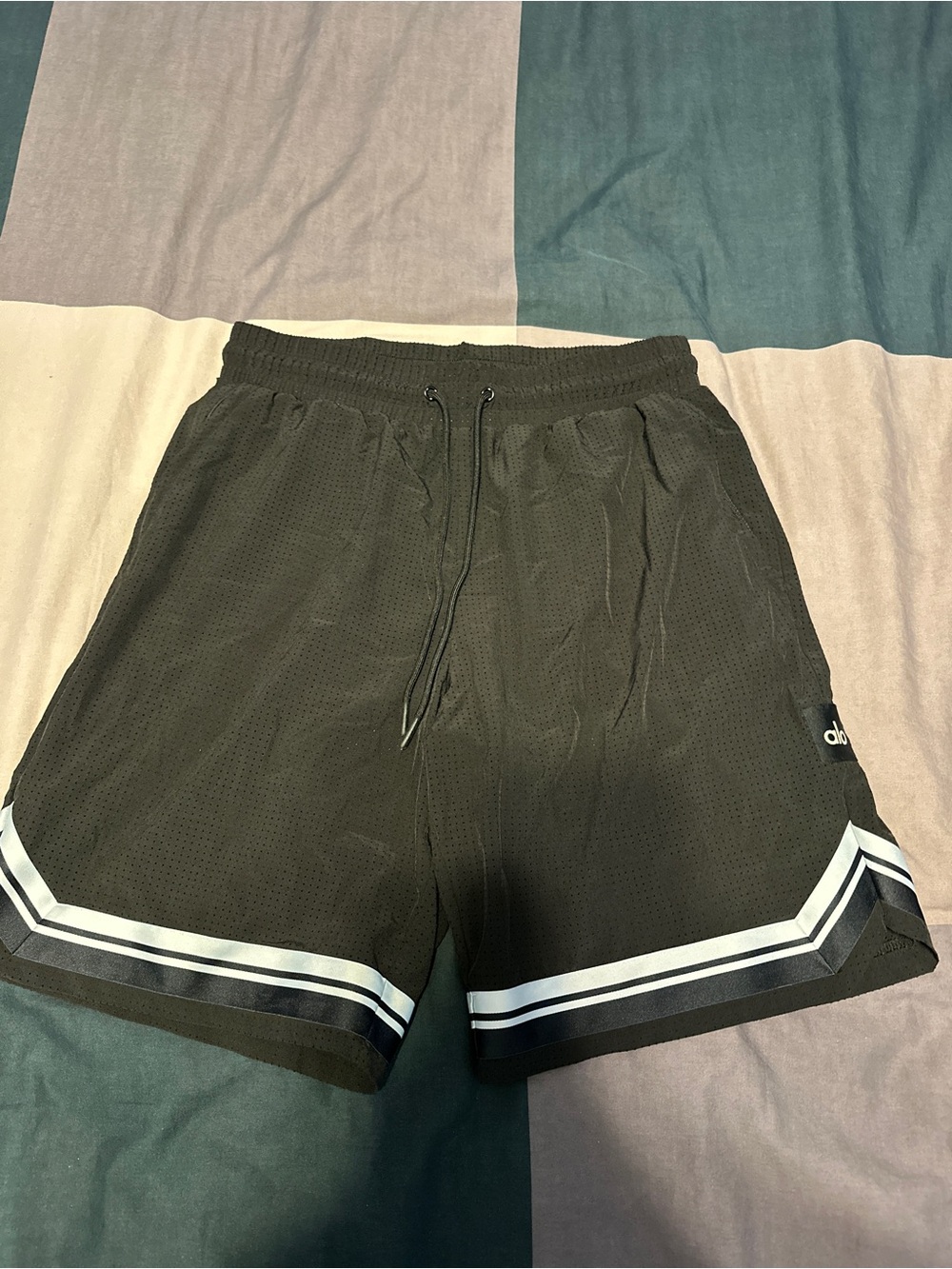 Alo Yoga Mesh Shorts Medium